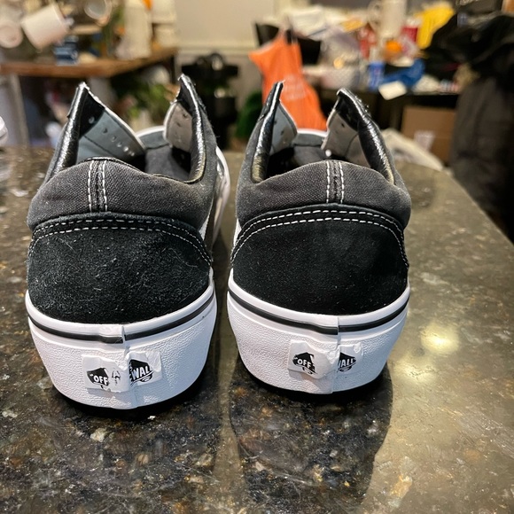 MENS SIZE 8.5–WOMENS SIZE 10.      Vans Old Skool Playform Sneaker - Picture 3 of 6
